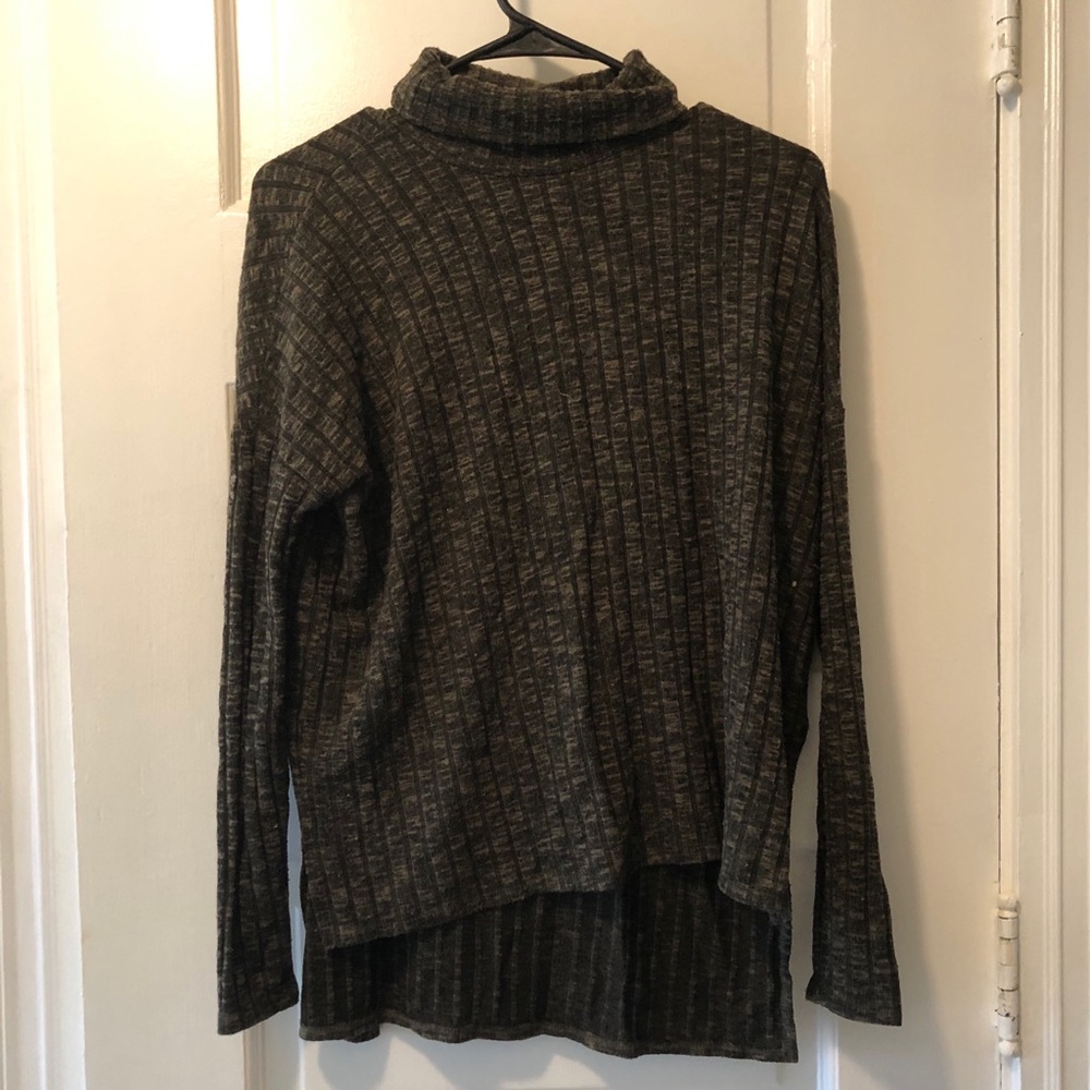 American Eagle Turtleneck